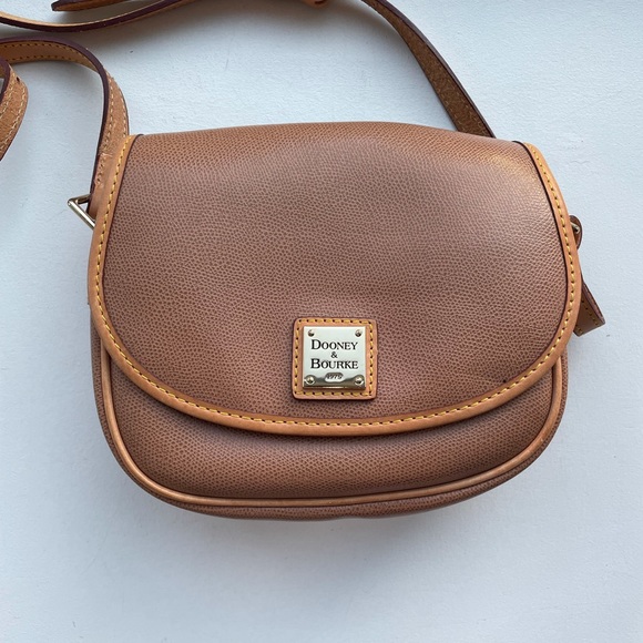 Dooney and Bourke crossbody bag - Picture 2 of 10